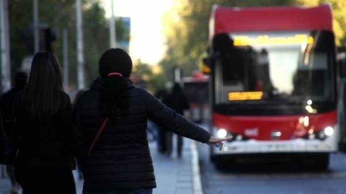 Gobierno anuncia transporte público gratuito para asistir a votar este domingo