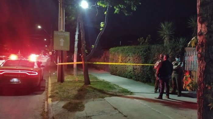 Mujer murió apuñalada tras portonazo en Peñalolén