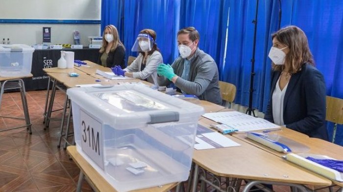 ¿Cuáles son las medidas sanitarias en los locales de votación?