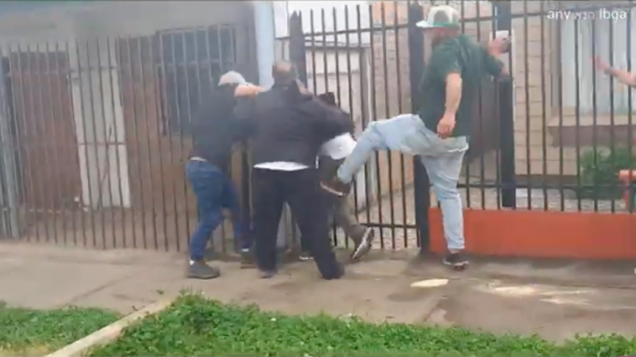 Violenta agresión en plena calle: Intentaron linchar a pastor evangélico acusado de abuso sexual