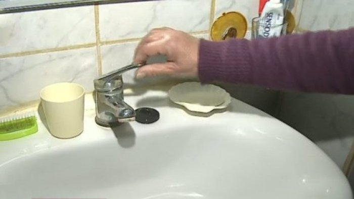 Comunidad de Santiago Centro lleva 7 días sin agua en plena pandemia: 200 personas deben usar un solo baño