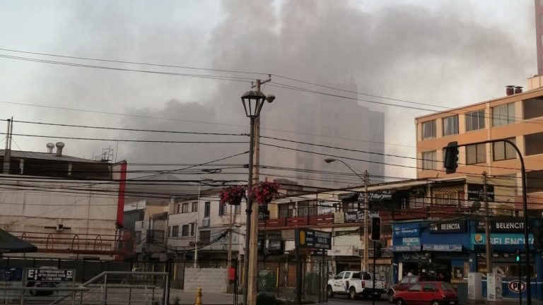 Se registra incendio en el centro de Viña del Mar