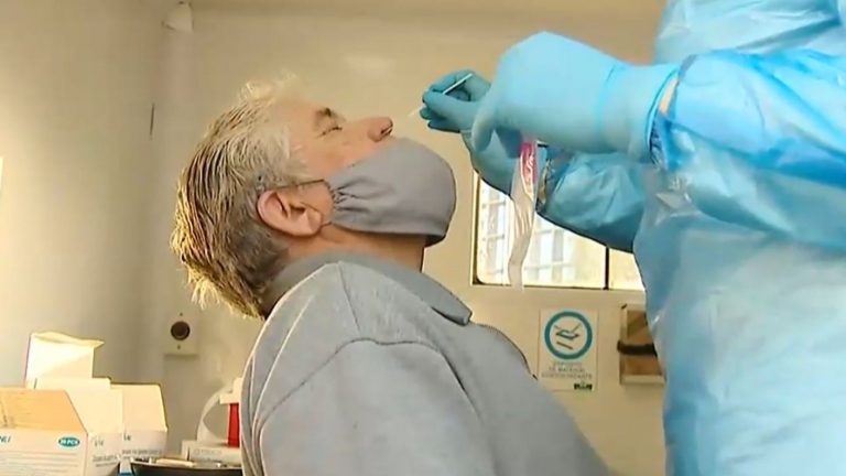 Alza de casos activos de COVID-19 genera preocupación en La Reina