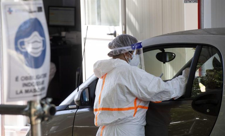 Gobierno de Italia prepara nuevas medidas restrictivas tras superar los 700 mil casos de COVID-19