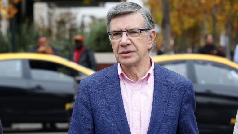 Cadem: Lavín se impondría a Jadue en una elección presidencial