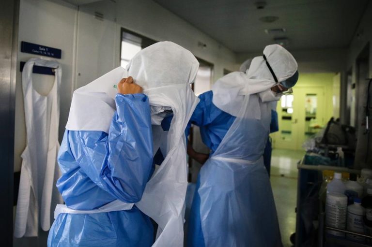 Pandemia sigue avanzando en EE.UU: Registran casi 50 mil personas hospitalizadas por COVID-19