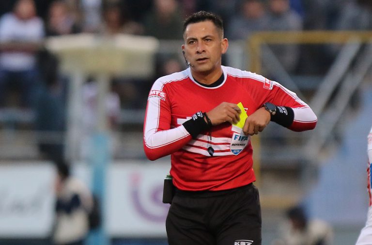 Van en serio: Abogados demandaron a Bascuñán por su arbitraje en el partido de Perú con Brasil