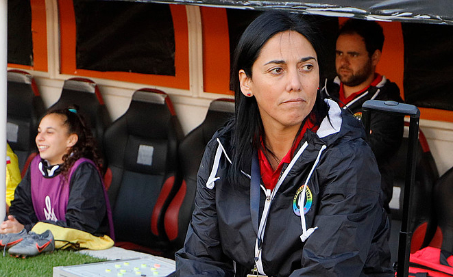 DT de Santiago Morning postularía como candidata independiente a la Constituyente por el FRVS