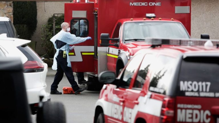 COVID-19: Más de 50 millones de casos y sobre el millón de muertes en el mundo