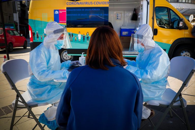 El dramático caso de una mujer que ha sido diagnosticada tres veces con COVID-19 en cinco meses