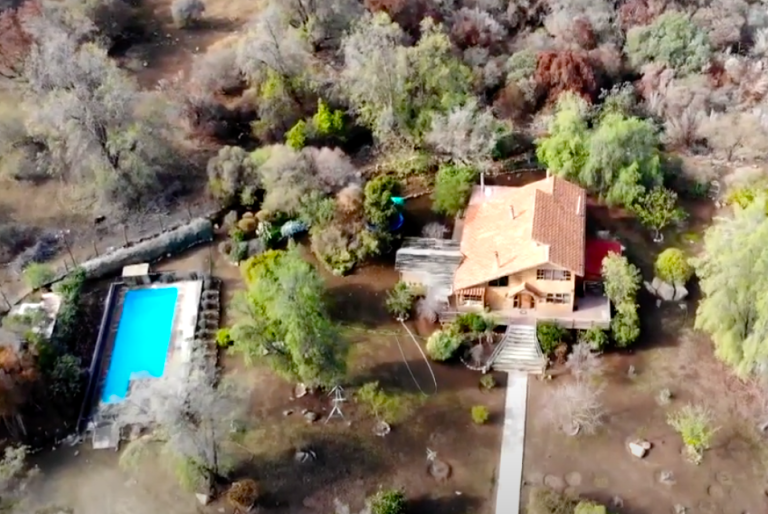 Reportaje revela que parlamentarios oficialistas y de oposición no pagaron sus contribuciones