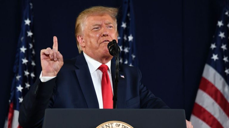 Trump retira la demanda de Arizona que solicitaba una revisión de todas las papeletas