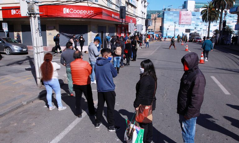 $60 mil por familia: Vecinos de San Antonio usaron su 10% de las AFP para pavimentar una calle