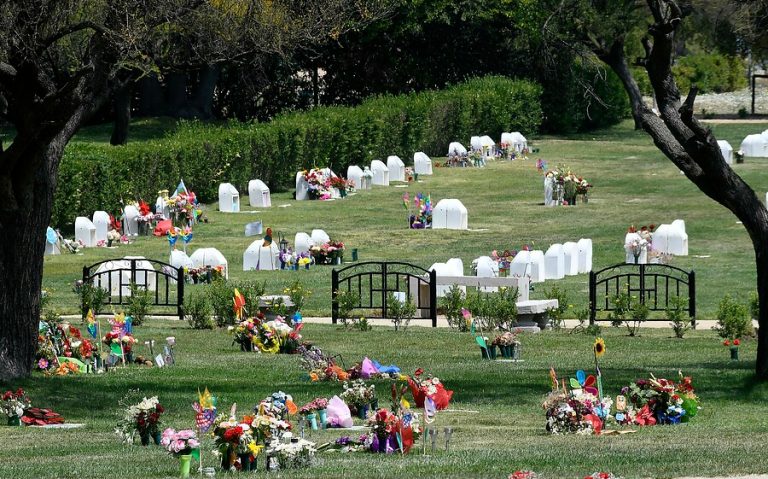 A un mes de finalizar, el 2020 ya es el año con más muertes en Chile desde que existen registros