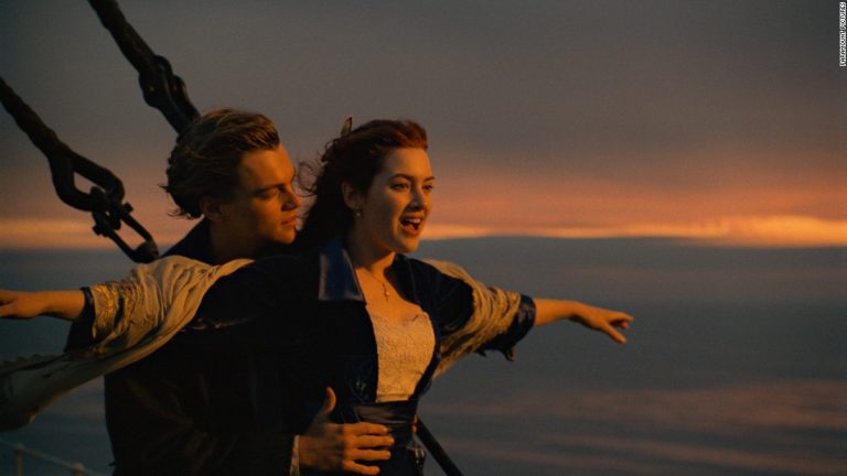 Pareja murió ahogada tras querer imitar icónica escena de Titanic