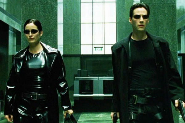 Acusan al elenco de Matrix de fingir que estaban en rodaje para organizar masiva fiesta en Alemania