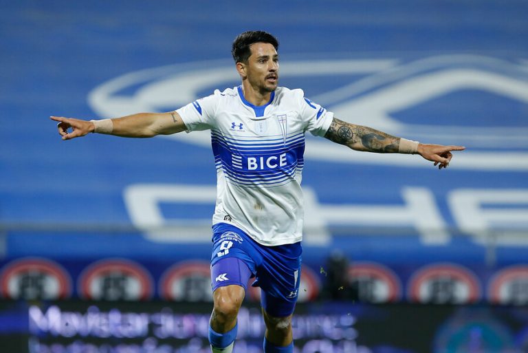 La UC sigue como único líder tras vencer a Cobresal con doblete de Zampedri