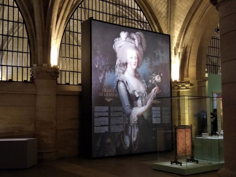 Subastan en casi $39 millones un zapato de la reina francesa María Antonieta