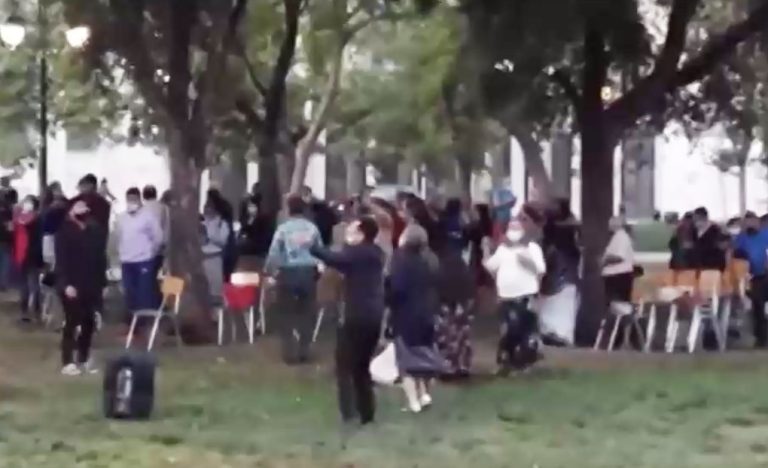 Denuncian la realización de fiestas masivas en parques, plazas y playas pese a la pandemia