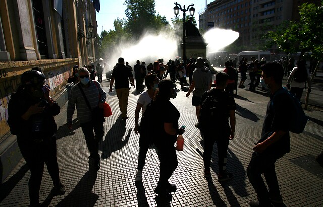Manifestación en la Alameda produce cortes y cierre de estaciones de Metro: Revisa aquí los desvíos