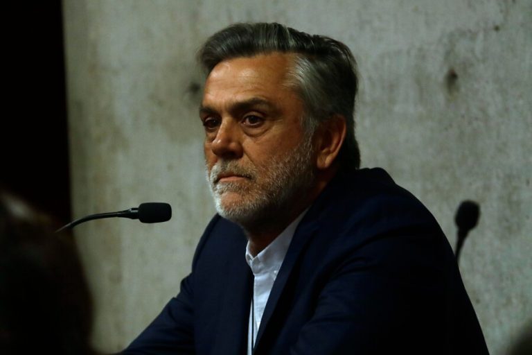 Pablo Longueira tendría suspendido su derecho a voto por el Servel