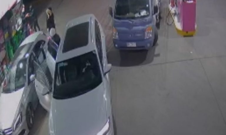 Encontró su auto robado con graves daños y denunció que aseguradora no cumple con la cobertura