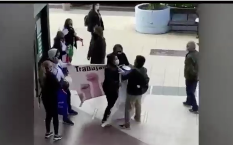 Hombre agredió a joven embarazada que estaba protestando en huelga: Perdió a su hijo por la golpiza