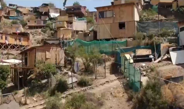 Familias de toma en Cerro 18: 