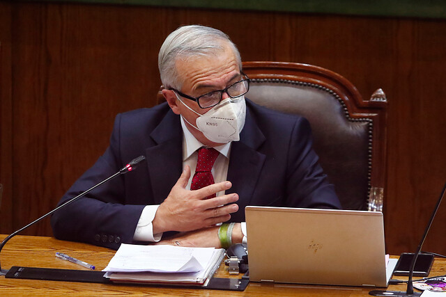 PDI incautó en oficinas de Entel los correos electrónicos del ex ministro Mañalich y Paula Daza