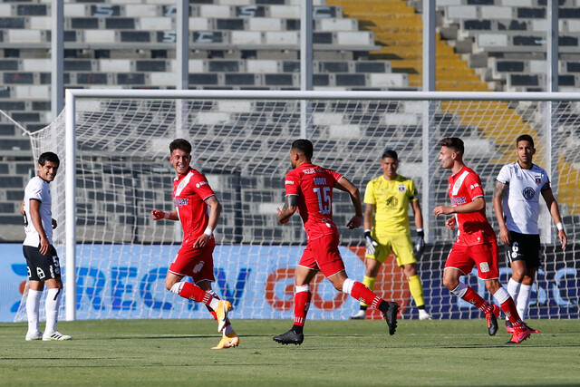 Colo Colo se hunde en el fondo: Perdió con Curicó y quedó al borde del descenso