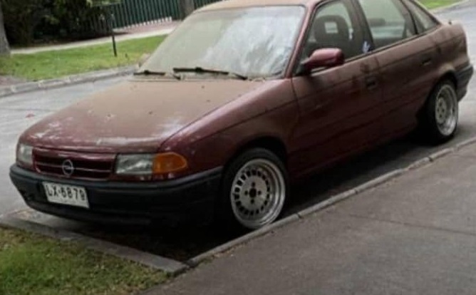 Hombre denuncia que su auto fue remolcado en Las Condes 