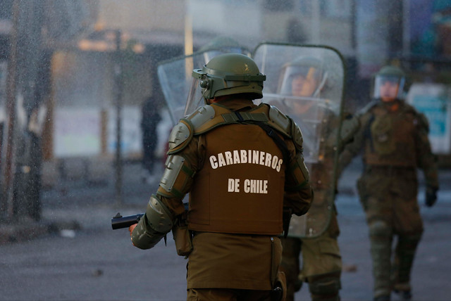 Contraloría solicita informe a Carabineros por nuevos uniformes que no permiten identificar nombres ni rangos