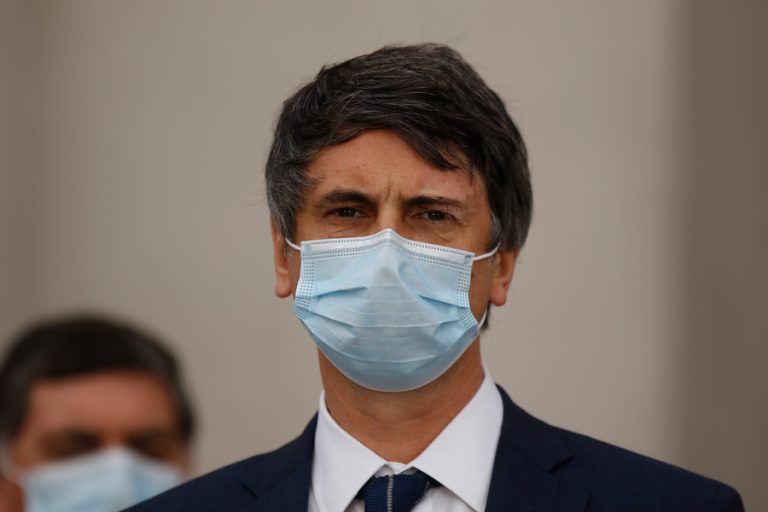 Ministro Couve y vacunas contra el COVID-19: 