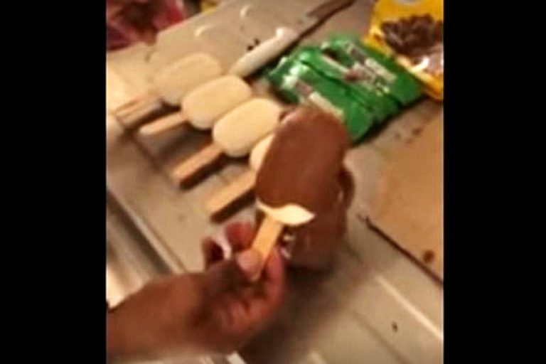 Investigan a influencers que regalaron paletas de helados hechas de jabón a adultos mayores