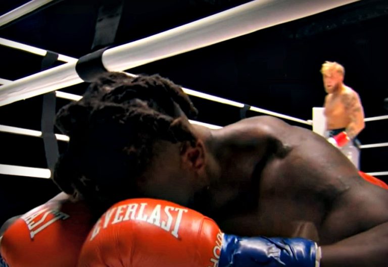 Ex campeón de mates de la NBA perdió con tremendo nocaut en su debut como boxeador