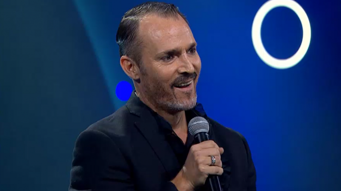 Doble de Miguel Bosé sorteará videollamada y video-dedicatorias con imitación del cantante español