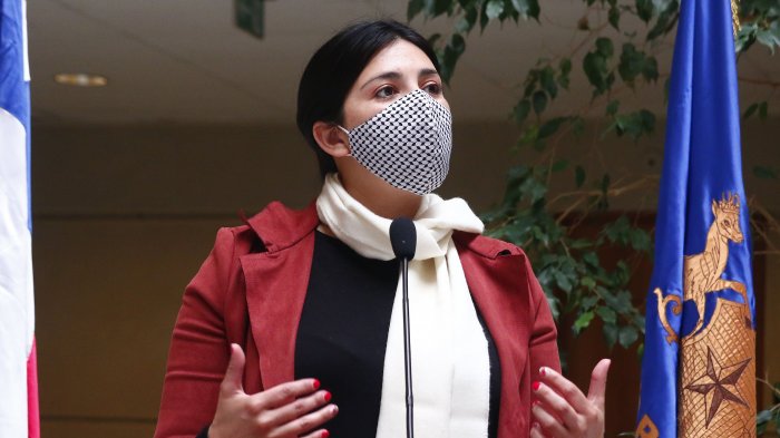 “Si no va a ayudar, no estorbe”: Karol Cariola envió mensaje a Ministro Briones por segundo retiro del 10%