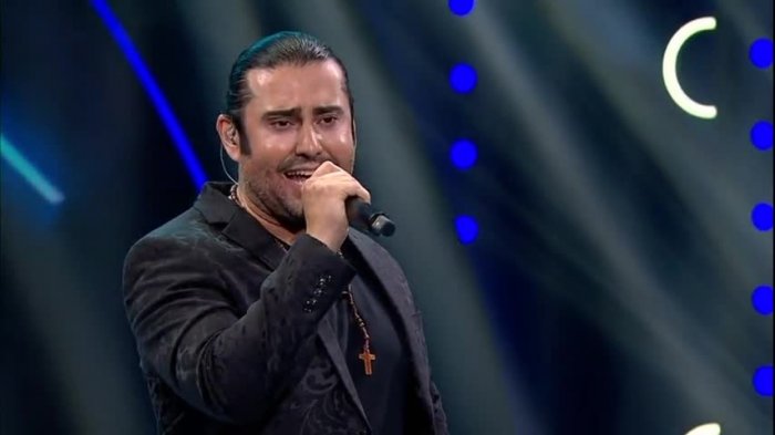 Alejandro Fernández no pudo superar problemas con su voz durante su presentación