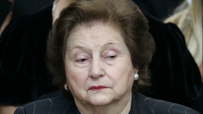 Lucia Hiriart fue internada ayer en el Hospital Militar por problemas respiratorios