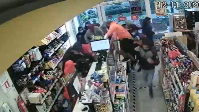 Carabineros detuvo a cuatro personas por 