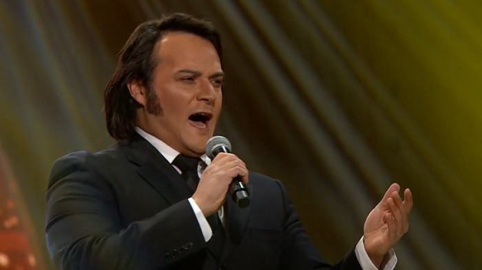 Se quitó el bigote: Imitador de Nino Bravo cambió totalmente su look para su presentación