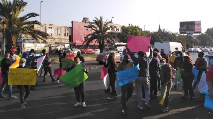 Comerciantes ambulantes protestan en la Alameda: Barricadas generaron fuerte contingente policial