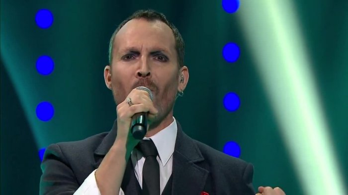 Impresionante: Miguel Bosé deja perplejo al jurado con su caracterización e imitación del cantante