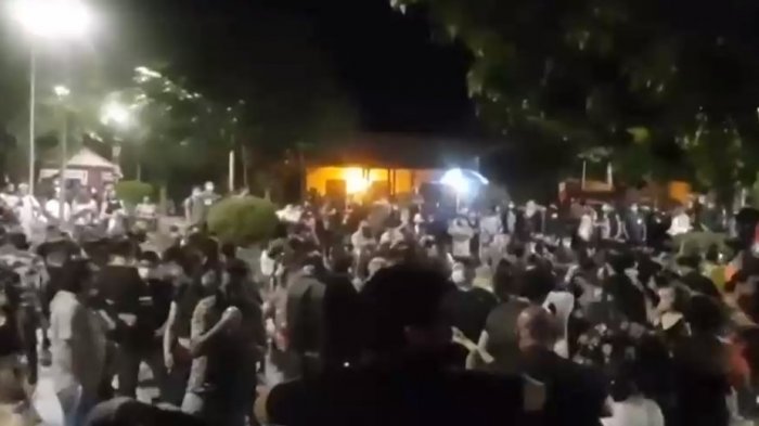 Masiva fiesta en Plaza Ñuñoa terminó con detenidos: Vecinos piden mayor presencia policial y fiscalizaciones