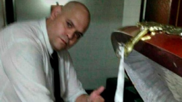 Indignación por foto de Diego Maradona en ataúd: Su abogado anunció querella contra todos los responsables