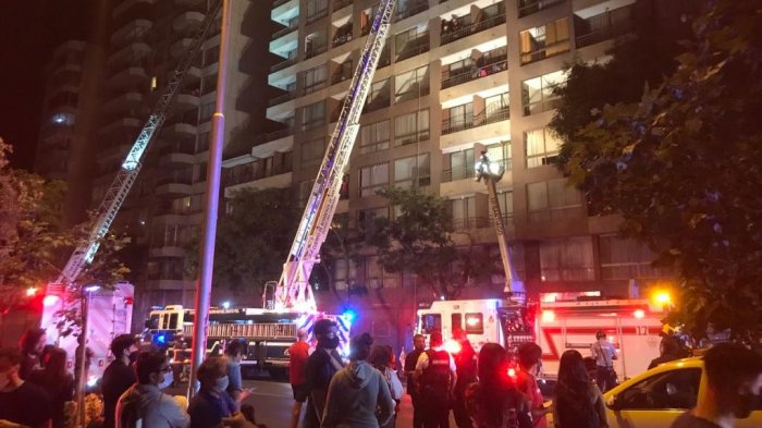 Adulto mayor resultó lesionado tras incendio en departamentos de Santiago Centro