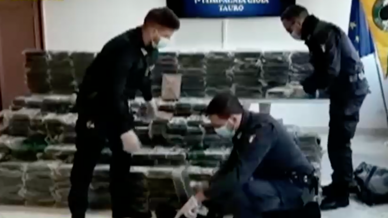 Descubren en Italia un cargamento de 930 kilos de cocaína en barco que transportaba mariscos chilenos