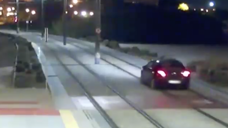 Conductora ebria es detenida luego de manejar más de un kilómetro sobre las vías del metro