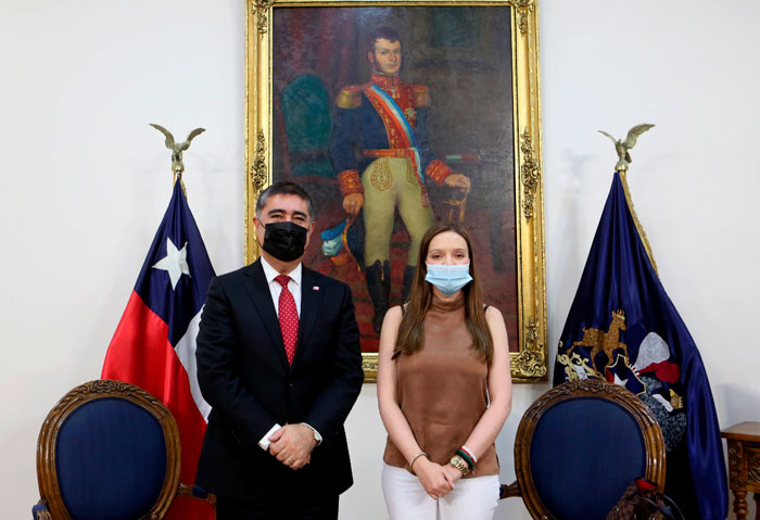 Camila Flores pidió a Desbordes que no se intervenga el sistema de pensiones de las FF.AA.