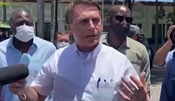 Bolsonaro dice que no se hará responsable de problemas con vacuna de COVID-19: 